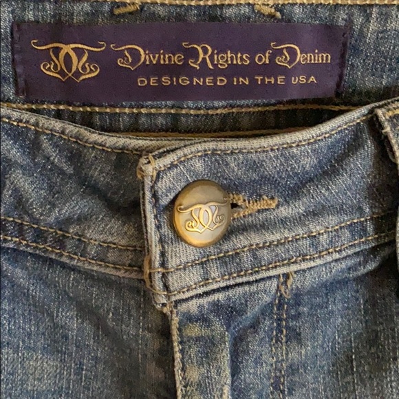 Divine Rights of Denim - distressed shorts - 27 - Picture 3 of 3